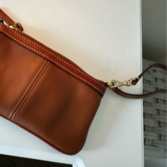 Dooney and Bourke wristlet - Picture 3 of 4